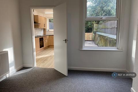 3 bedroom terraced house to rent, Ilkeston Road, Nottingham, NG7