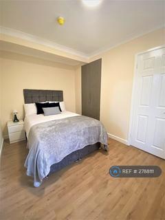 1 bedroom in a house share to rent, Bath Road, Hounslow, TW4