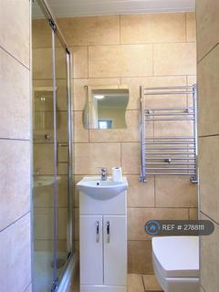 1 bedroom in a house share to rent, Bath Road, Hounslow, TW4
