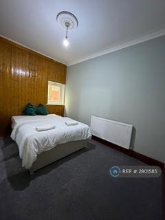 2 bedroom flat to rent, Hoe St, London, E17