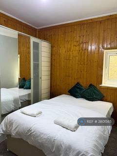 2 bedroom flat to rent, Hoe St, London, E17