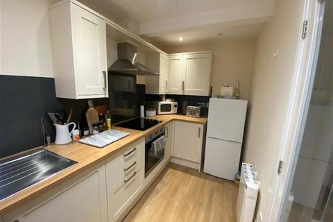 2 bedroom flat to rent, The Lodge, New Penkridge Road, Cannock, WS11 1HN