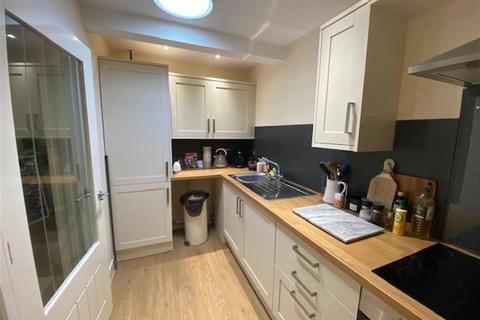 2 bedroom flat to rent, The Lodge, New Penkridge Road, Cannock, WS11 1HN