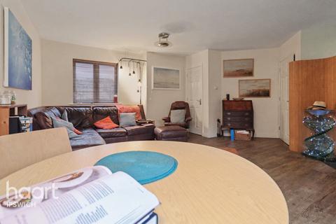 3 bedroom semi-detached house for sale, Titan Court, Ipswich