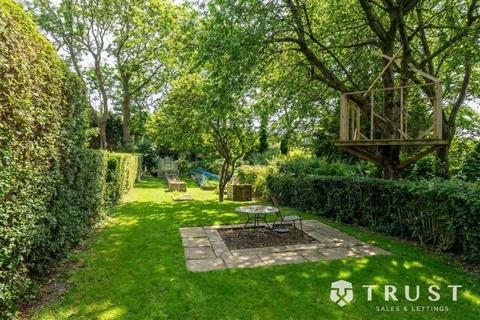 undefined, Fieldhead, Birstall, WF17