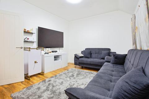 3 bedroom flat for sale, Enderley Close, HARROW