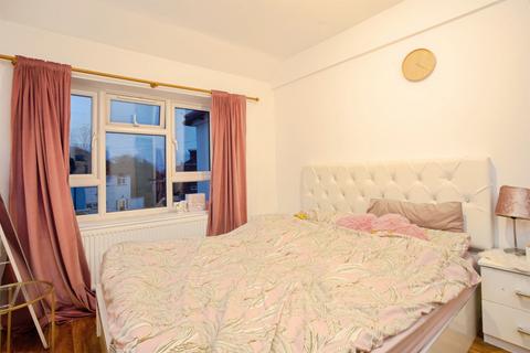 3 bedroom flat for sale, Enderley Close, HARROW