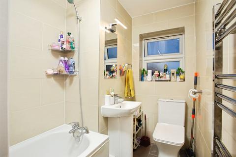 3 bedroom flat for sale, Enderley Close, HARROW