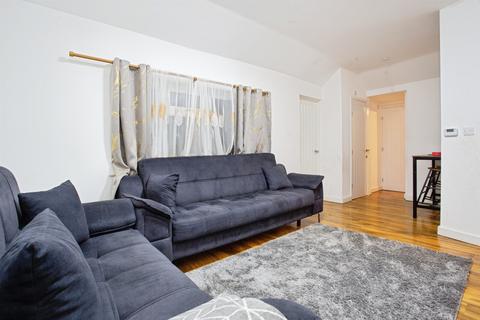 3 bedroom flat for sale, Enderley Close, HARROW