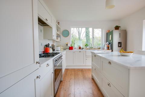 2 bedroom detached house for sale, THORNHILL PARK! DUAL ASPECTS THROUGHOUT! STUNNING KITCHEN!