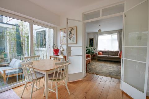 2 bedroom detached house for sale, THORNHILL PARK! DUAL ASPECTS THROUGHOUT! STUNNING KITCHEN!