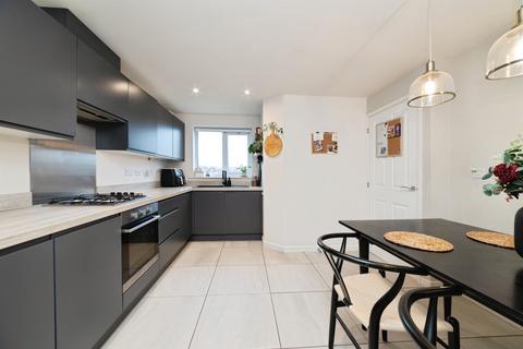 4 bedroom semi-detached house for sale, De La Pryme Road, Kingswood, Hull