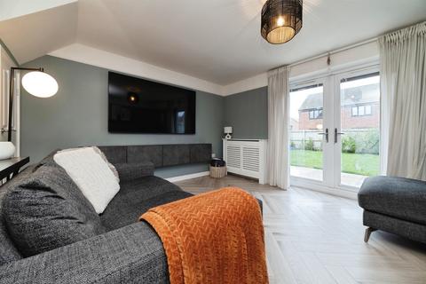 4 bedroom semi-detached house for sale, De La Pryme Road, Kingswood, Hull