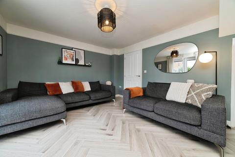 4 bedroom semi-detached house for sale, De La Pryme Road, Kingswood, Hull
