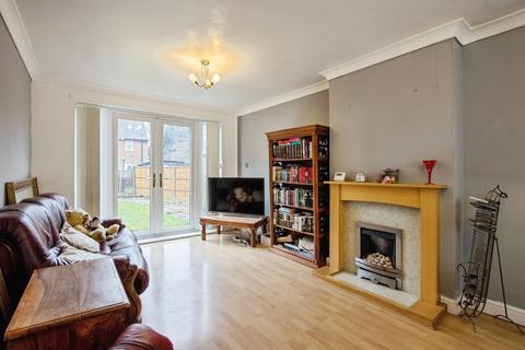 2 bedroom semi-detached house for sale, North Parkway, LEEDS