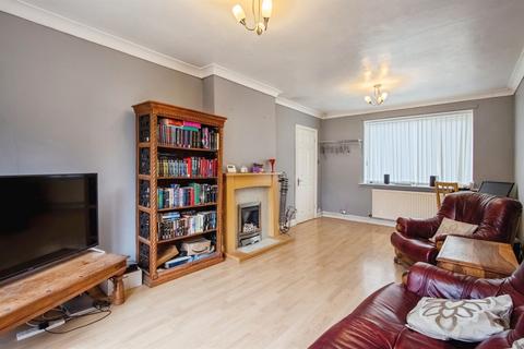 2 bedroom semi-detached house for sale, North Parkway, LEEDS