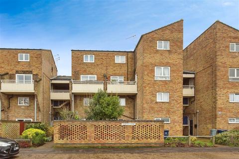 Ground floor flat - Woburn Close, Cambridge