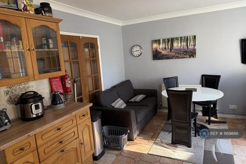 1 bedroom in a house share to rent, Park Avenue, Bushey, WD23