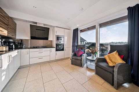 3 bedroom penthouse to rent, Brighouse Park Cross, Edinburgh