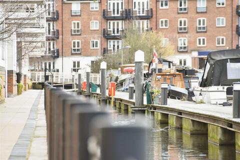2 bedroom penthouse for sale, Tallow Road, Brentford