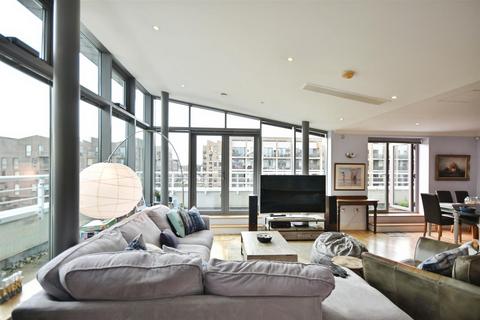 2 bedroom penthouse for sale, Tallow Road, Brentford