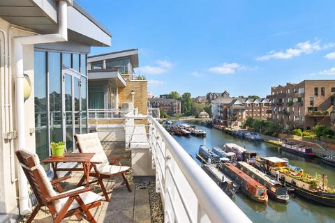 2 bedroom penthouse for sale, "The Island" Tallow Road, Brentford