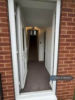 3 bedroom terraced house to rent, James Niven Court, Hull, HU9
