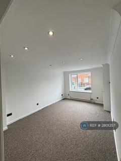 3 bedroom terraced house to rent, James Niven Court, Hull, HU9