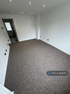 3 bedroom terraced house to rent, James Niven Court, Hull, HU9