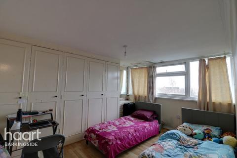 2 bedroom flat for sale, Long Green, Chigwell