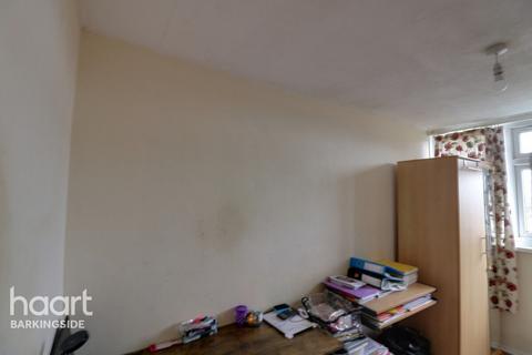 2 bedroom flat for sale, Long Green, Chigwell