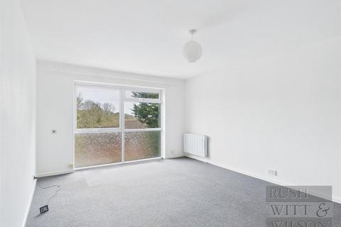 2 bedroom flat for sale, Sedlescombe Gardens, St. Leonards-On-Sea