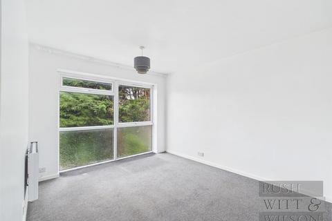 2 bedroom flat for sale, Sedlescombe Gardens, St. Leonards-On-Sea