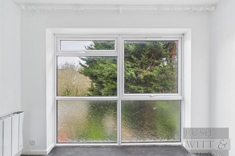 2 bedroom flat for sale, Sedlescombe Gardens, St. Leonards-On-Sea