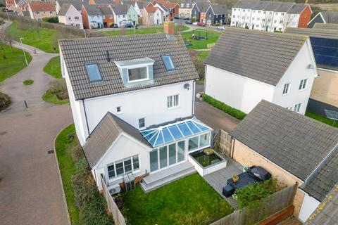 4 bedroom detached house for sale, Crossbill Road, Stowmarket, IP14