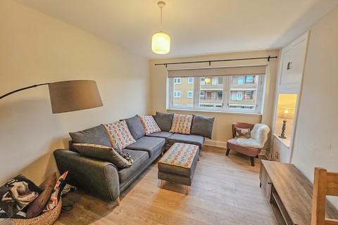 3 bedroom flat to rent, Thornwood Drive, Glasgow, G11 7UF