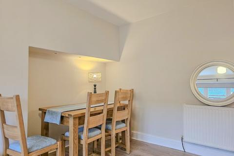 3 bedroom flat to rent, Thornwood Drive, Glasgow, G11 7UF
