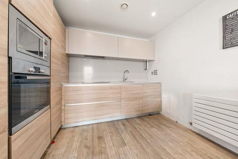2 bedroom apartment to rent, Tooting High Street, London SW17