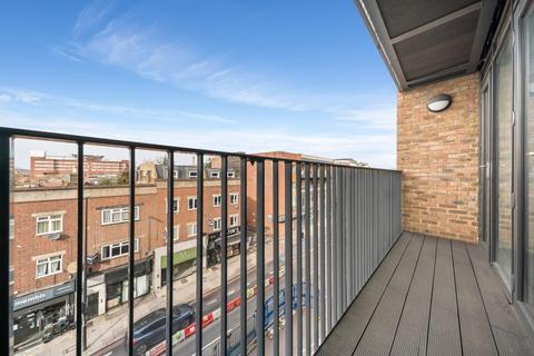 2 bedroom apartment to rent, Tooting High Street, London SW17