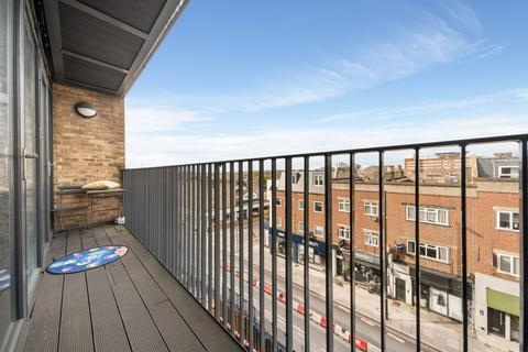 2 bedroom apartment to rent, Tooting High Street, London SW17