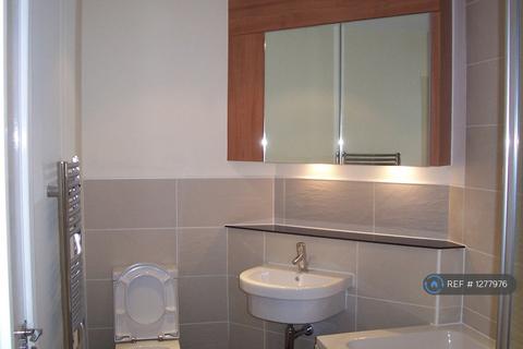 1 bedroom flat to rent, Luminosity Court, London, W13