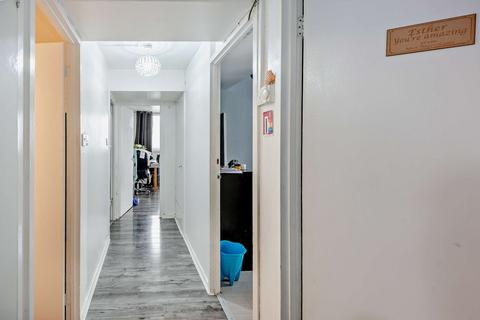 2 bedroom flat for sale, Harts Lane, Barking, IG11