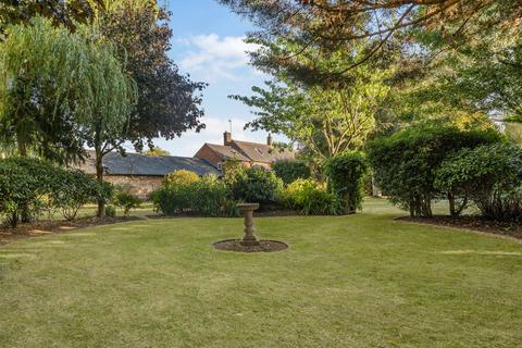 4 bedroom character property for sale, Aynho Road, Adderbury, OX17