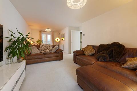 2 bedroom flat for sale, Flat 1, 54-56 Chapelfield Way, Allington