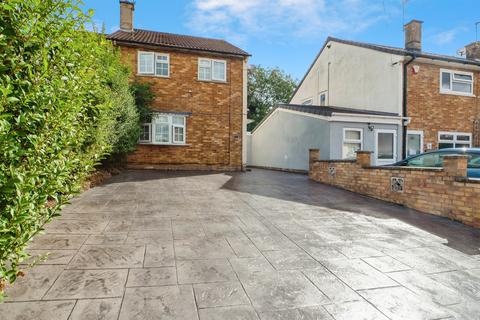 3 bedroom end of terrace house for sale, Kinsdale Drive, Leicester
