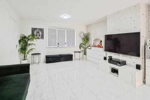 3 bedroom end of terrace house for sale, Kinsdale Drive, Leicester