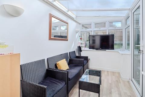3 bedroom end of terrace house for sale, Kinsdale Drive, Leicester