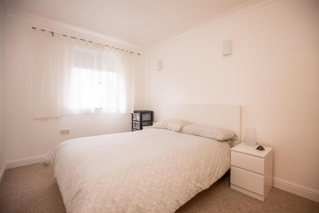Bedroom 1.jpg
