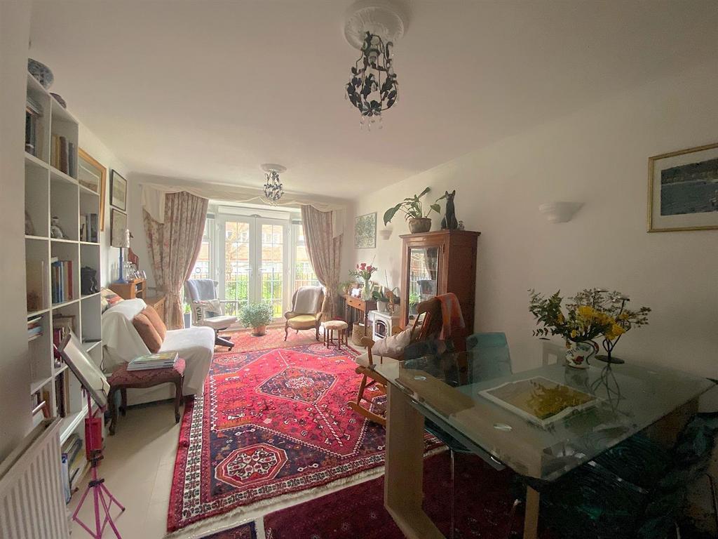 3 Braemar Ct - Lounge.jpg
