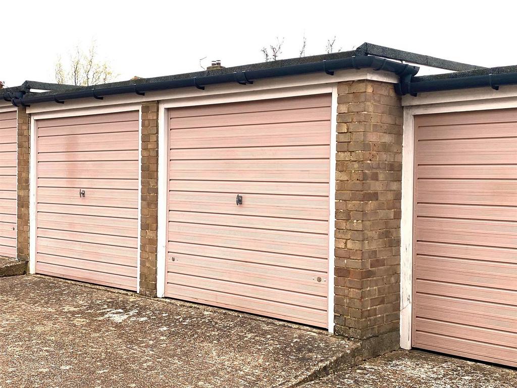 3 Braemar Ct - Garage.jpg